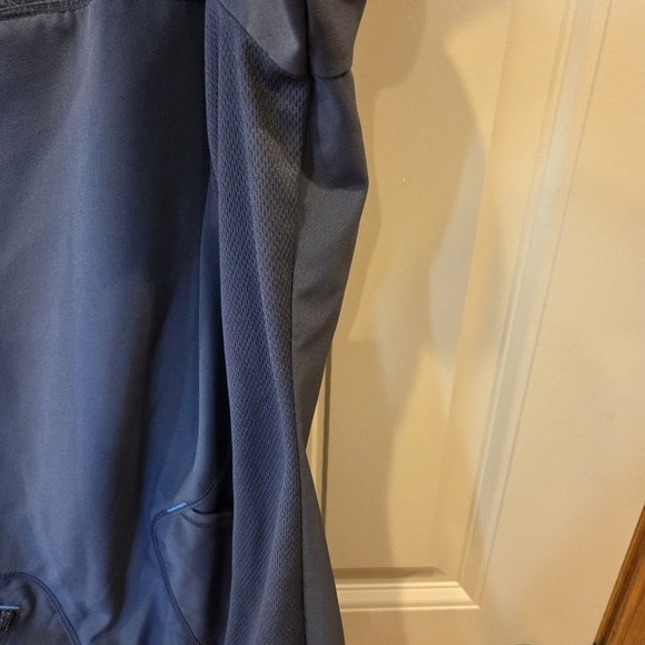 ‼️3/$30‼️Scrubstar Performance Scrub Top Large Gray Zippered Pocket V Neck - Picture 8 of 13